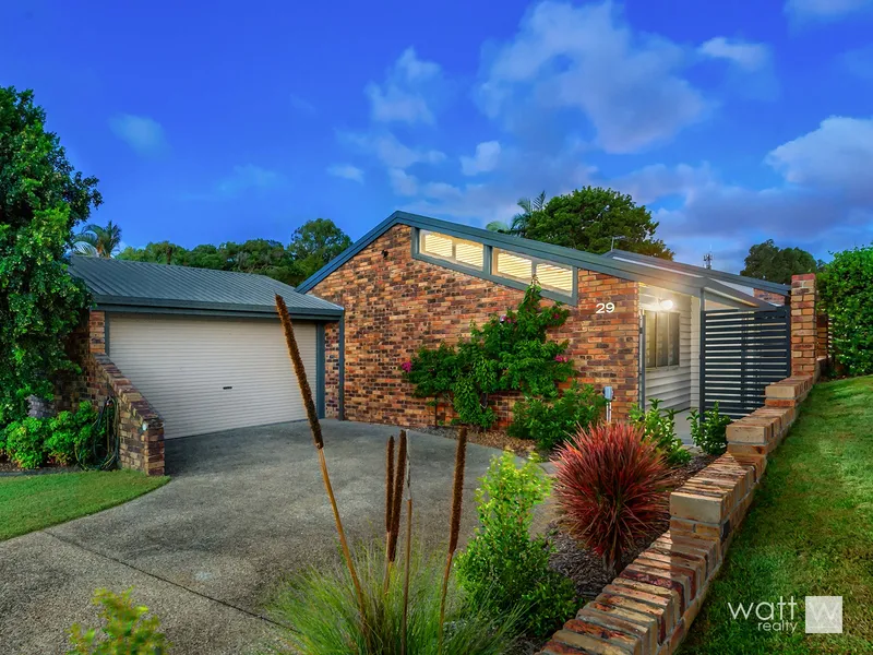 Renovated, top of the hill & backs onto parkland!
