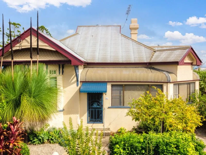 ONE FOR THE FAMILY - AIR CONDITIONING & FIREPLACE