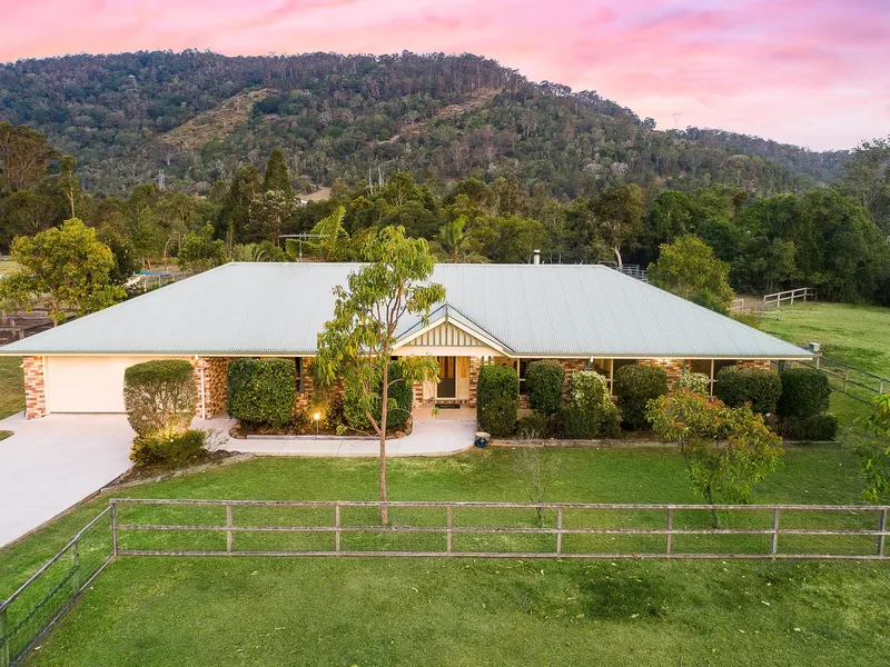 DREAM COUNTRY LIFESTYLE FOR FAMILIES OR HORSE LOVERS!