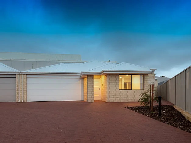 CHOICE OF THE BEST - BRAND NEW SHELFORD QUALITY STRATA HOMES