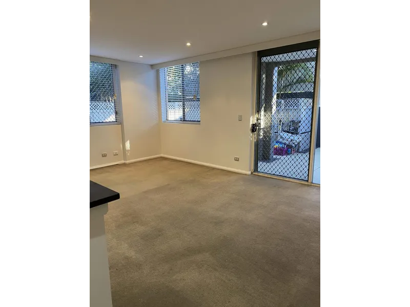 Wolli Creek 3 bedroom 3 bathroom stylish two storey apartment