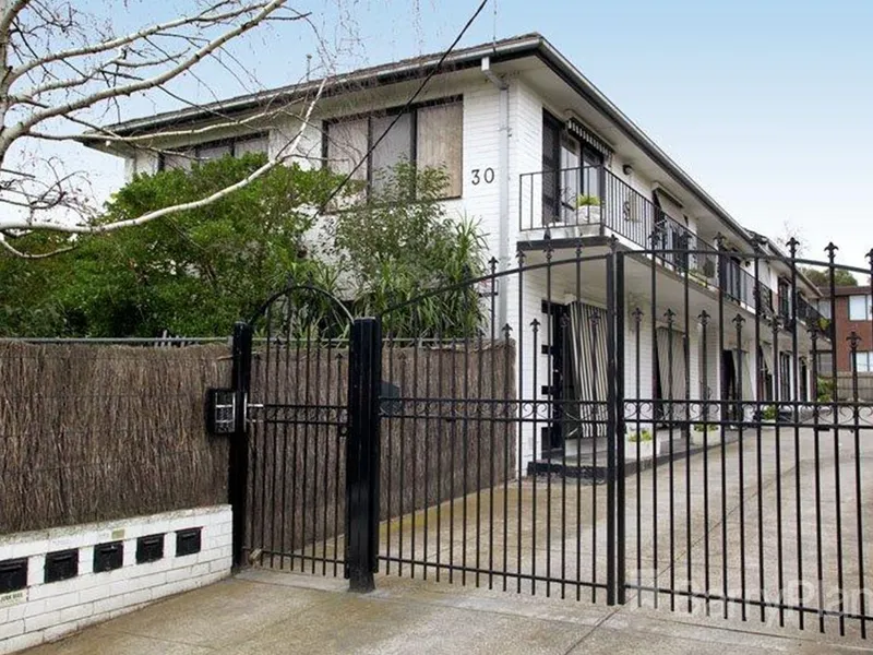 ONE BEDROOM GEM IN CENTRAL LOCATION 