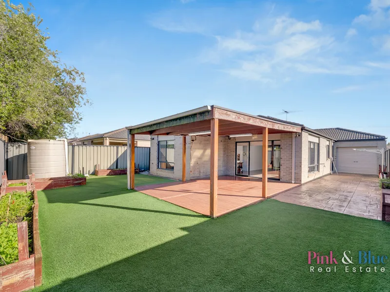 12 SNOWBRIDGE ROAD, TARNEIT- WALK TO TARNEIT P-9 COLLEGE AND TARNEIT GARDEN !