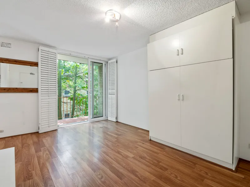 Modern studio with balcony in sought after location