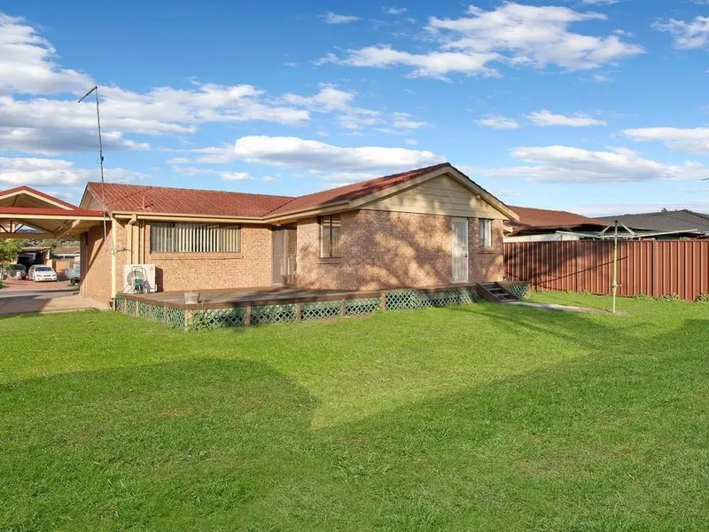 Beautifully Presented Three Bedroom Family Home !!