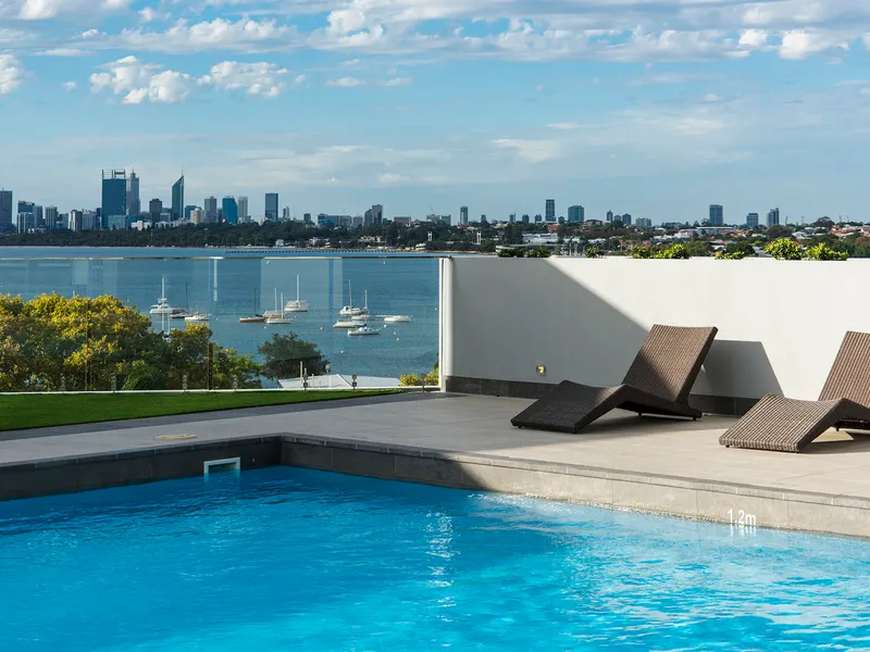 ENJOY THE LIGHT, BRIGHT, RIVER VIEWS!