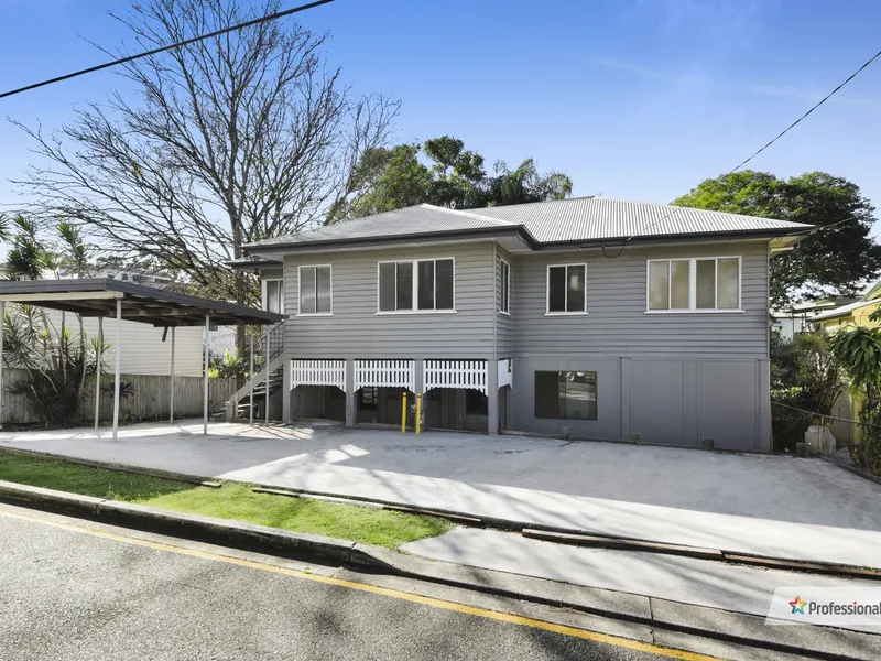 Large post war home just minutes to the CBD!