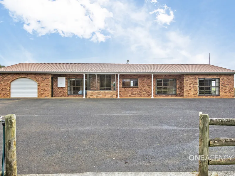 Large home that has been meticulously kept!