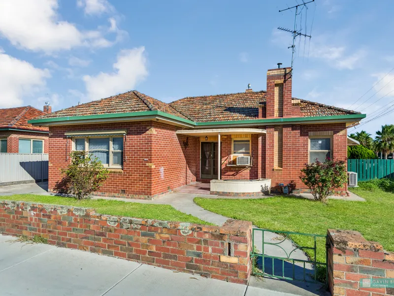 Ideal investor home at a very affordable price! Lovely red clinker brick style home