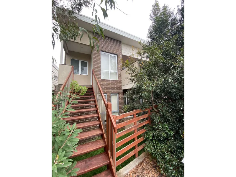 SPACIOUS TOWNHOUSE ACROSS FROM CRAIGIEBURN CENTRAL