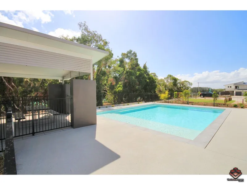 3 BED 2 BATH 2 CAR A/C & POOL!