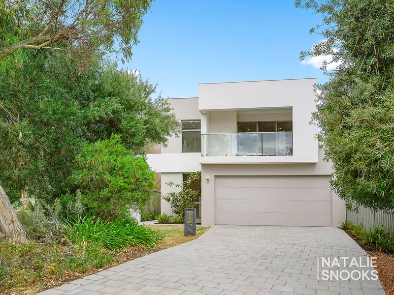 The Brief: CONTEMPORARY FAMILY RESIDENCE ON 415m2 STREET FRONT GREEN TITLE SITE