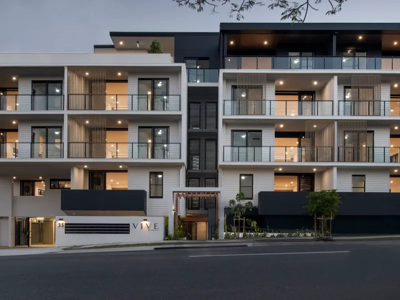 Luxury Living in the Heart of Indooroopilly!