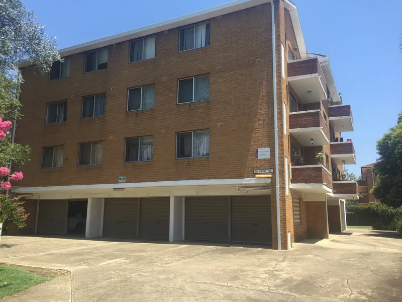 SHORT WALK TO KINGSWOOD STATION, NEPEAN HOSPITAL & UNI