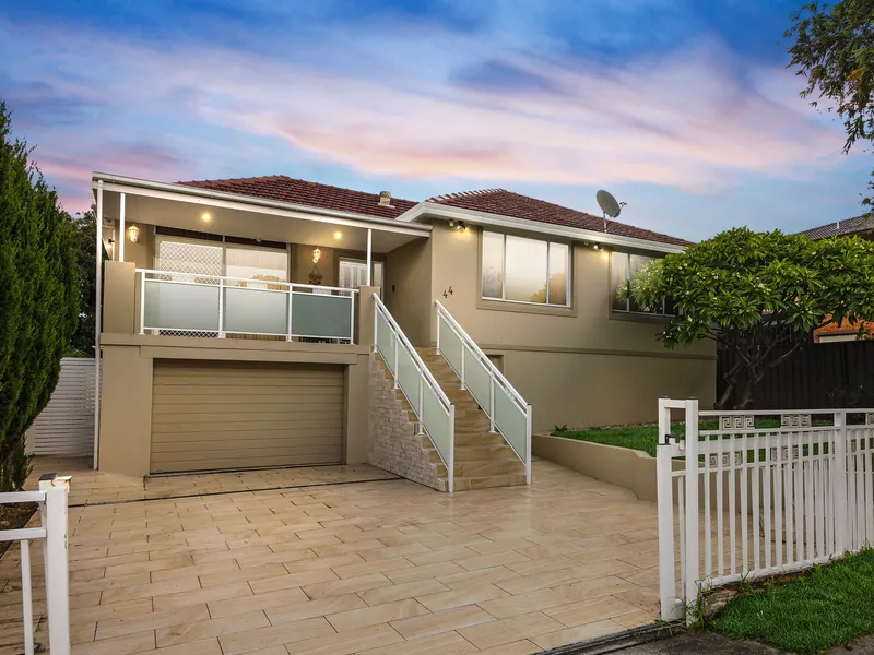 Relaxed Family Living In Convenient Location