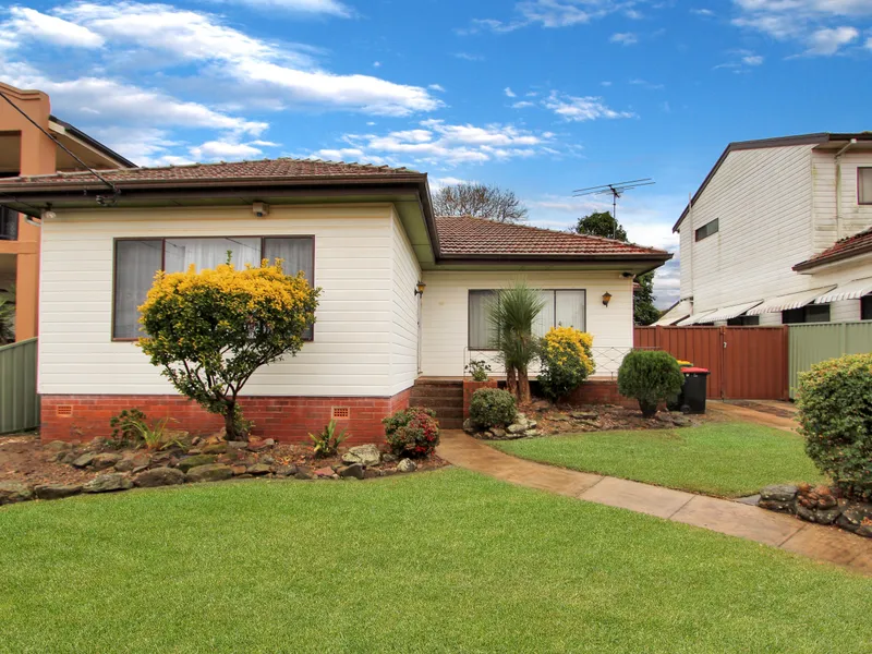 Original Family Home In Quiet Street