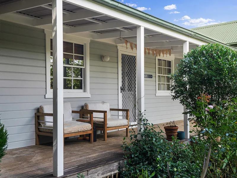 COUNTRY LIVING IN THE HEART OF TOWN