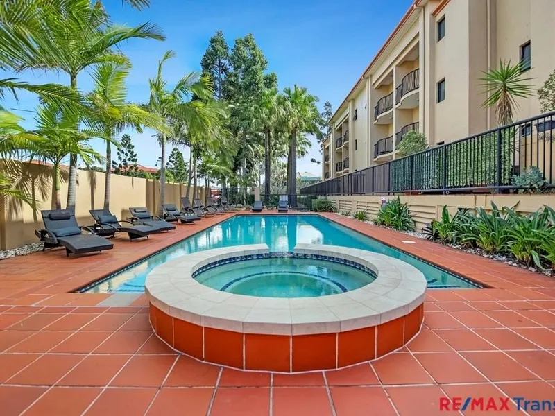 2 Bedroom Apartment in Resort Style Secure Complex