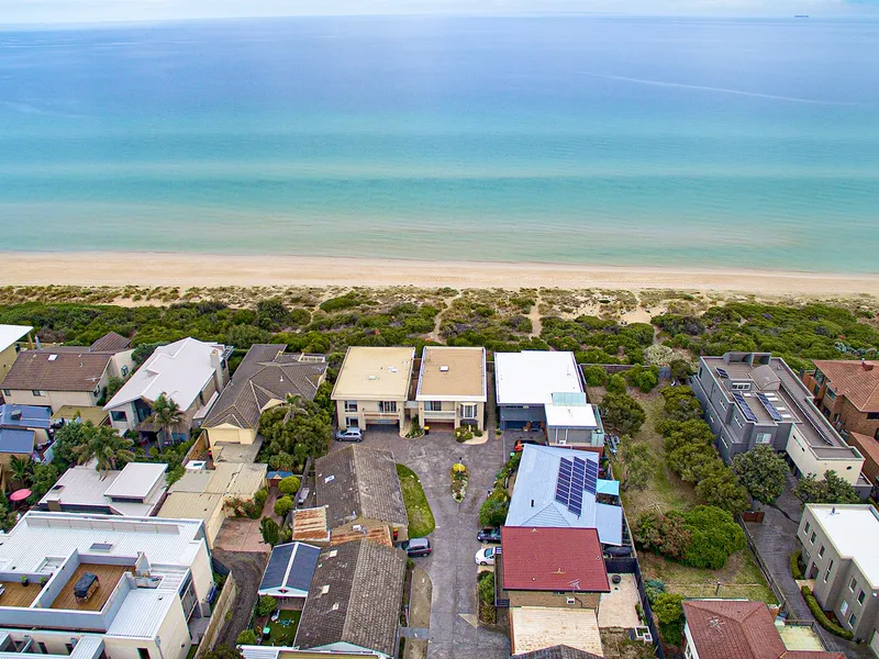 LIVE THE BEACH LIFE RIGHT HERE RIGHT NOW