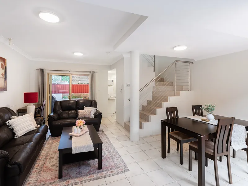 CLASSIC THREE-BED TOWNHOUSE IN A QUIET BOUTIQUE SETTING