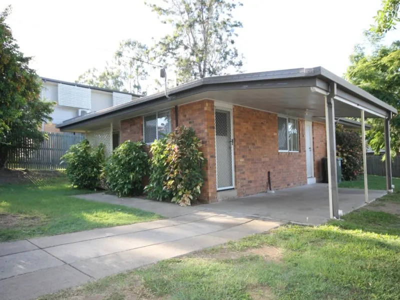 WELL MAINTAINED LOW SET 3 BEDROOM BRICK HOME ON A FULLY FENCED ALLOTMENT
