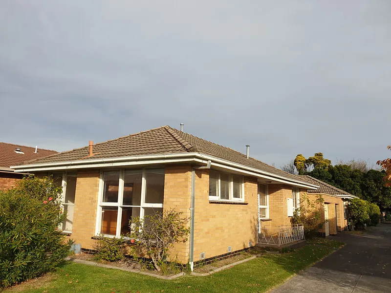 2 bedroom Vila Unit - Heart of Glen Huntly