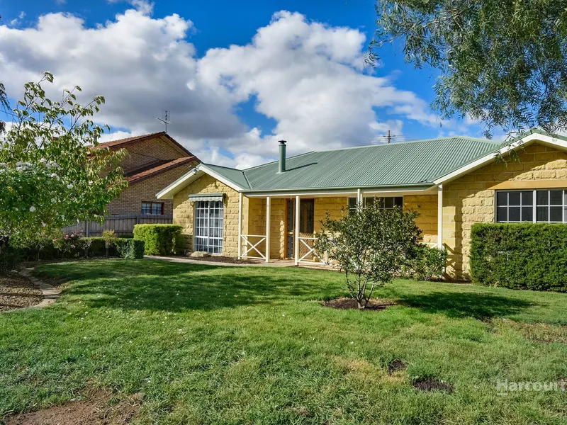 Classic 90's cottage in the heart of Historic Richmond