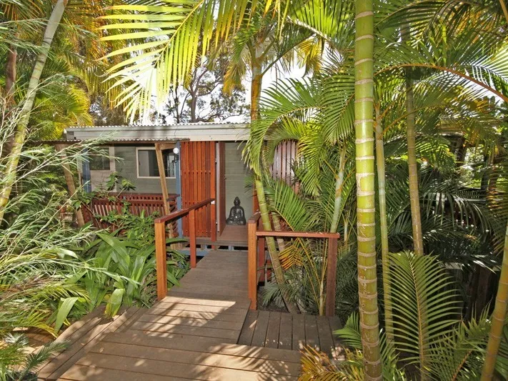 High set home with lots of charm