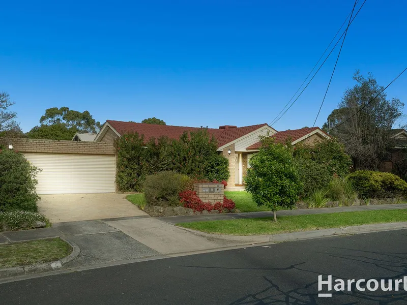 Elegant Family Living in a Superb Position