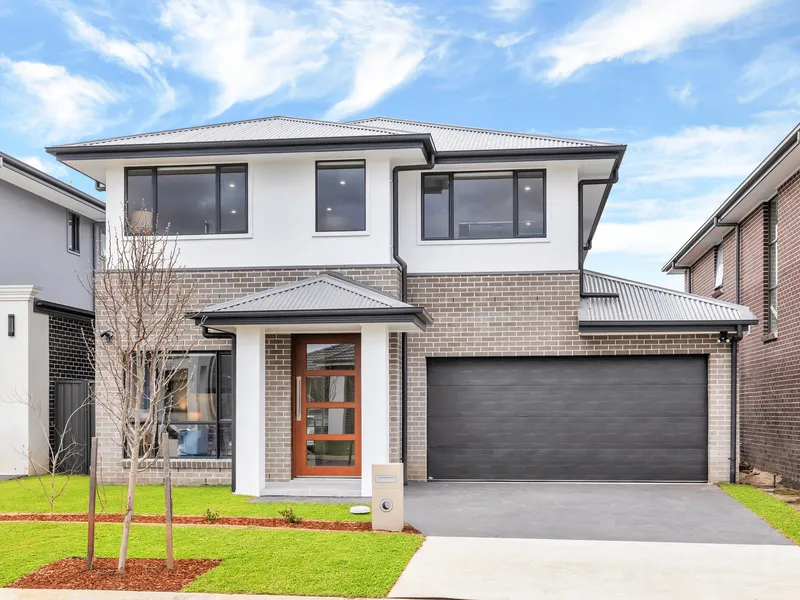 Brand New Home Designed For Luxurious Family Living!