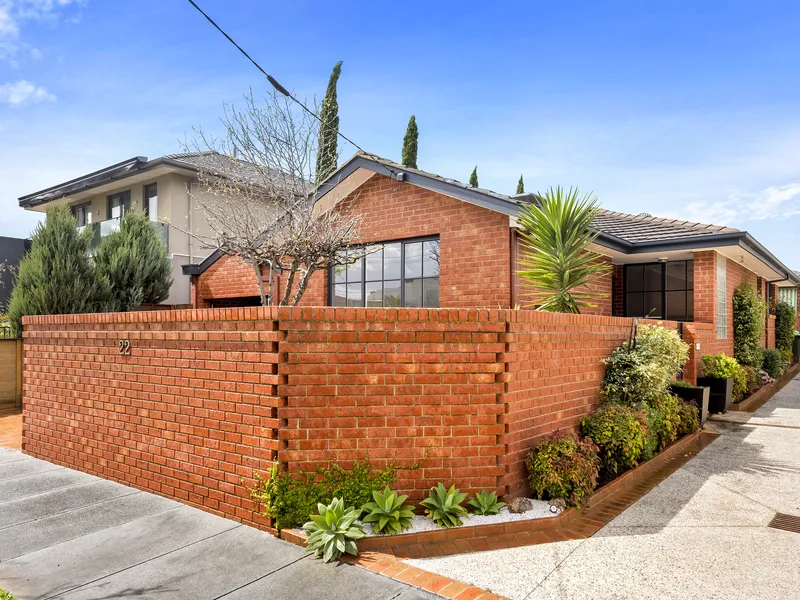 The convenience of single level living in a prime location. 1 of only 2 homes!