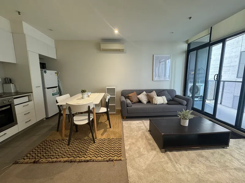 SPACIOUS FULLY FURNISHED ONE BEDROOM APARTMENT AT CONVENIENT LOCATION!