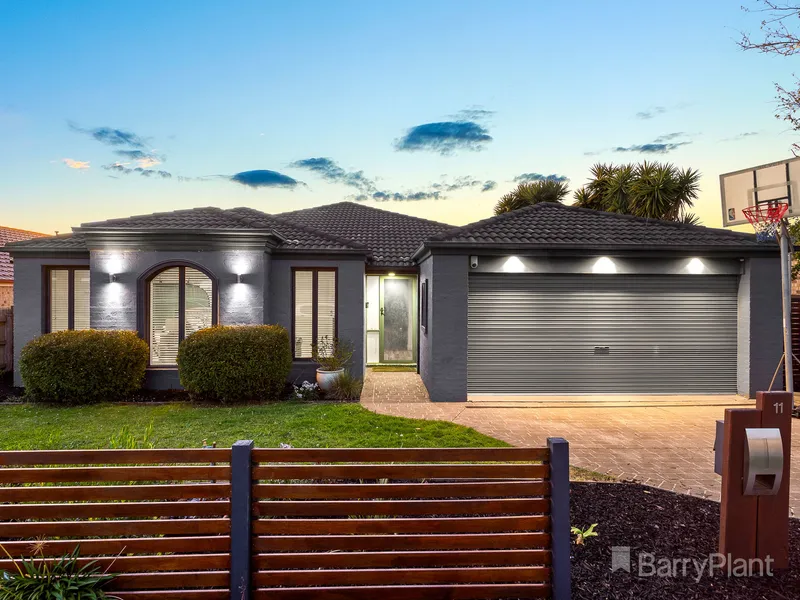Impressive Luxury in Berwick North with 4 Bedrooms + Study!