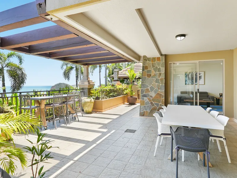Lavish Living in Palm Cove!!