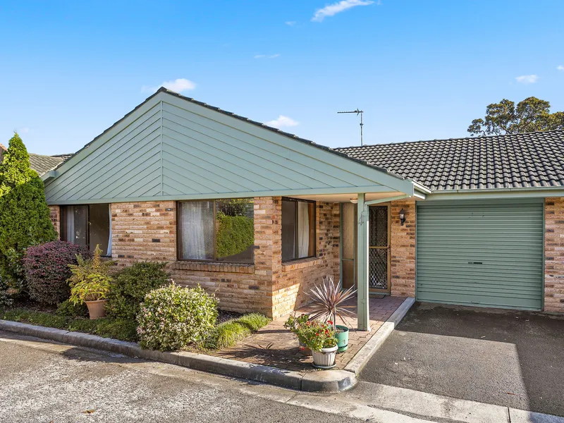 Bright and spacious villa set in quiet complex