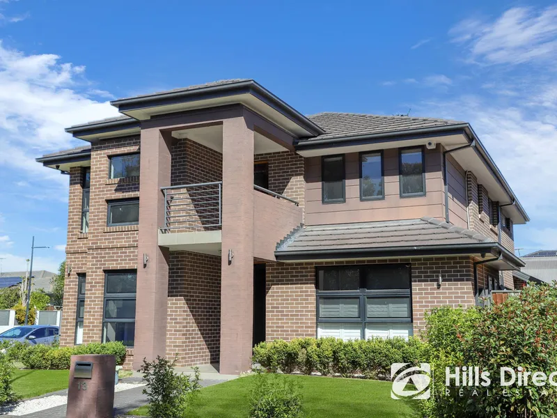 LUXURIOUS LIVING IN THE PONDS