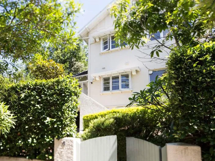 LARGE ART DECO IN HEART OF WOOLLAHRA