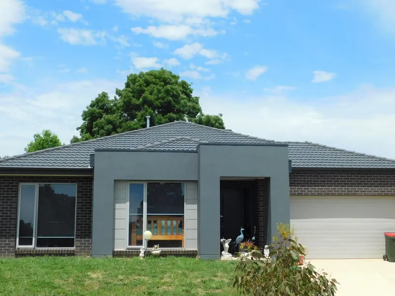 SPACIOUS FAMILY HOME WITH TWO LIVING AREAS AND A STUDY