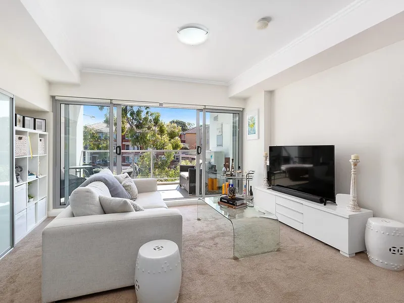 Stunning 2 bed rooms apartment with 2 car spaces in Lane Cove