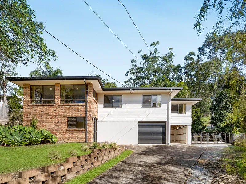 Solidly Built Home on a Large 1631sqm block with Lovely Views and so much Potential !!!