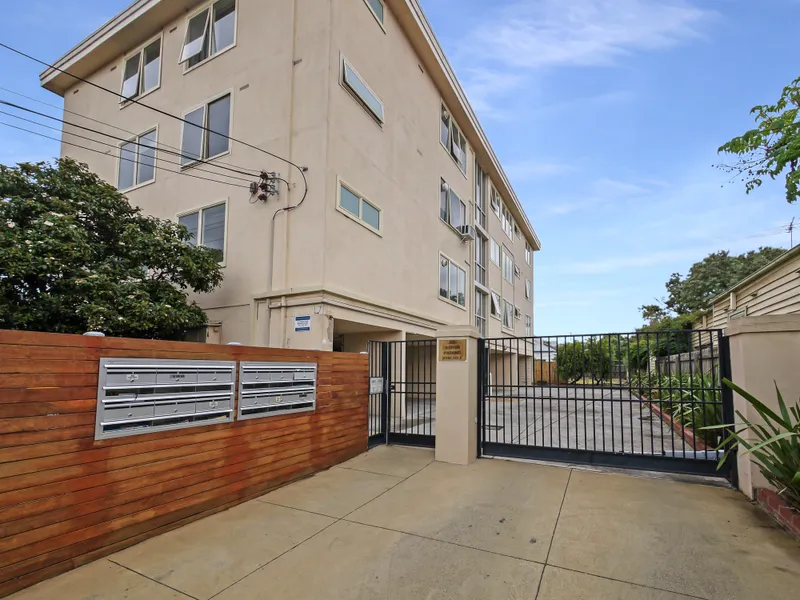 1 (possibly two) bedroom apartment in central location