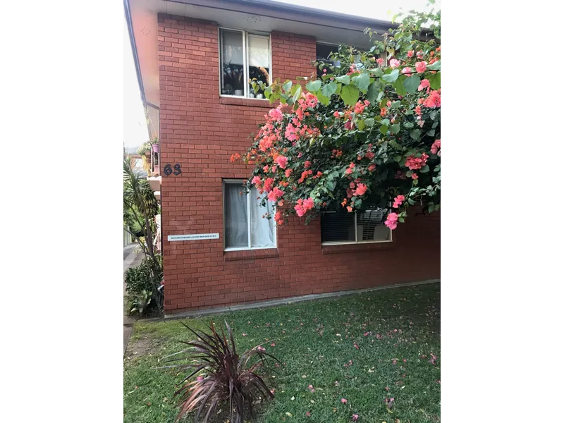 Gorgeous 3 Bedroom Unit with Lock-up Garage at Allawah 