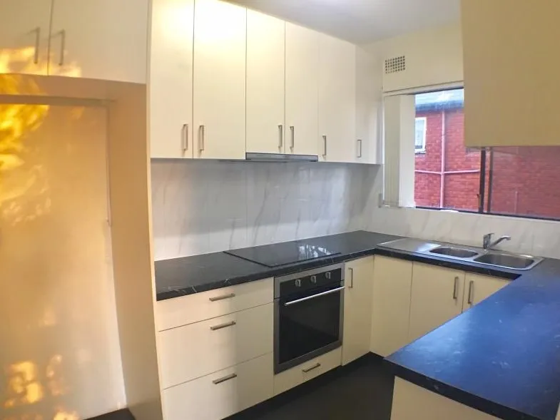 SPACIOUS 2 BEDROOM UNIT + LOCK UP GARAGE + 2 BALCONY