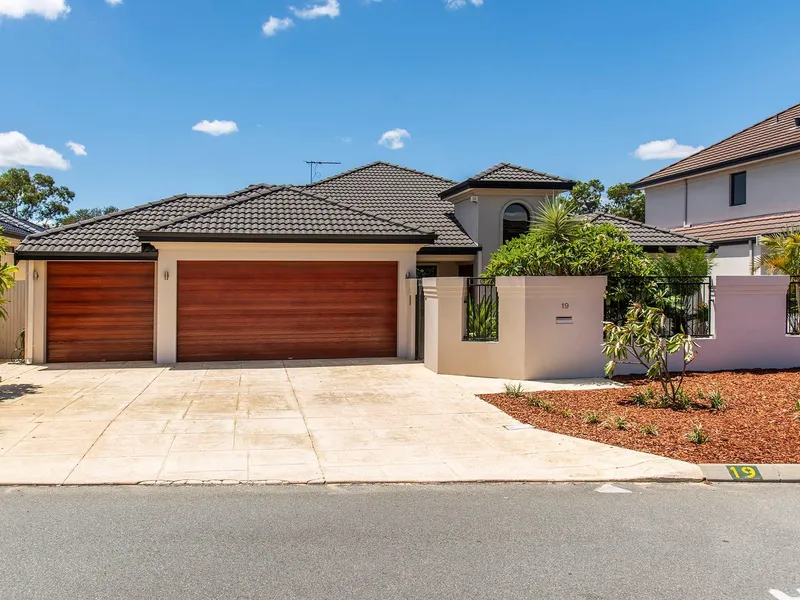 SINGLE LEVEL, LOW MAINTENANCE, MODERN, EXECUTIVE STYLE HOME IS SPACIOUS