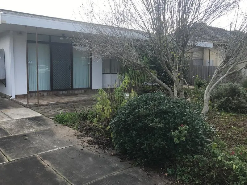 LOW MAINTENANCE 3 BEDROOM. GREAT VALUE!