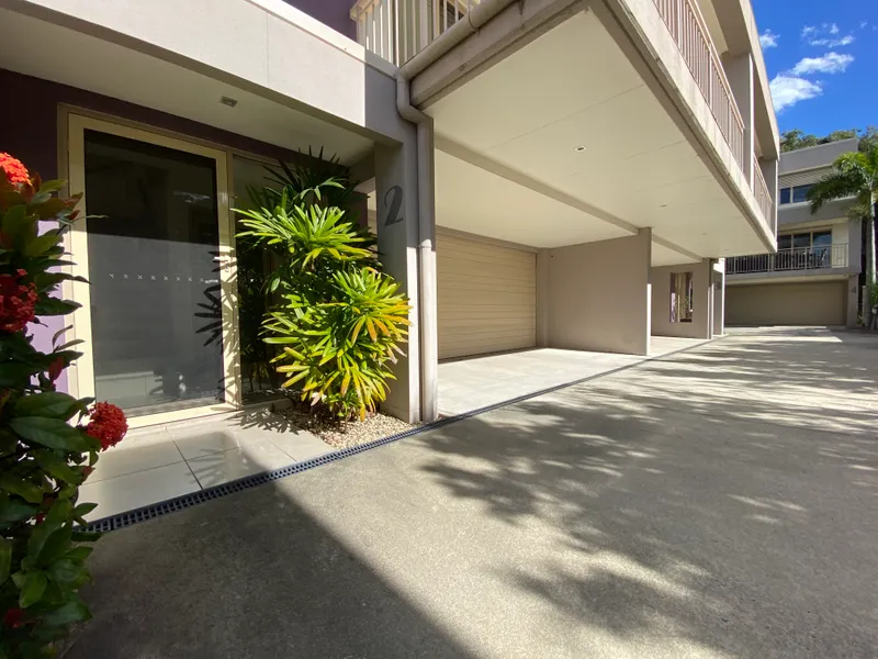 Stylish Air-Conditioned Tri-Level Townhouse