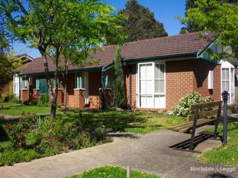 ONE BEDROOM IN PRIME LOCATION WITH AIR CON!