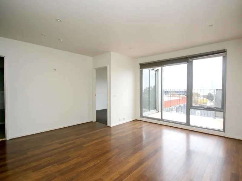 Light, bright and spacious apartment in prime location!