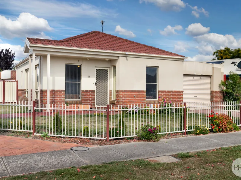 Minutes From Shops, CBD & Schools