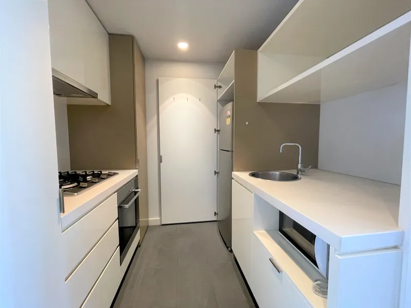 Furnished 3 BED Apartment Close to Everything